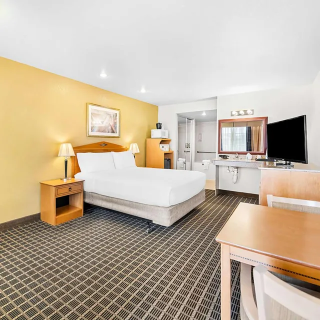 جناح بسرير كوين لذوي الإعاقة، SureStay Plus Hotel by Best Western San Jose Central City 1/6
