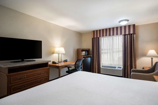 غرفة بزنس بسرير كينج، Best Western Norwalk Inn 2/4