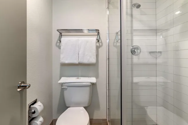 جناح أساسي بسرير كينج، Comfort Inn and Suites Tigard near Washington Square 4/5