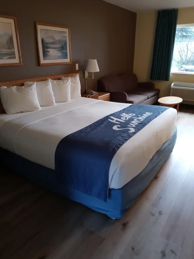 غرفة قياسية بسرير كينج، Days Inn by Wyndham Ocean Shores 1/2
