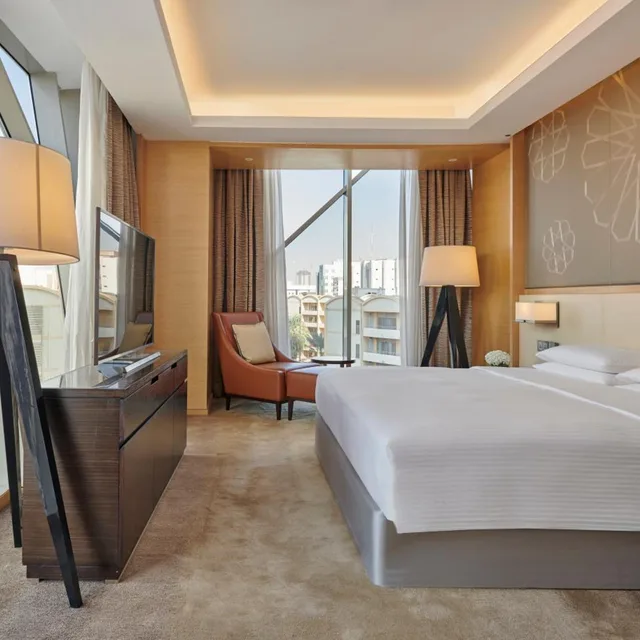 جناح تنفيذي بسرير كينج، حياة ريجينسي(Hyatt Regency Riyadh Olaya) 1/4