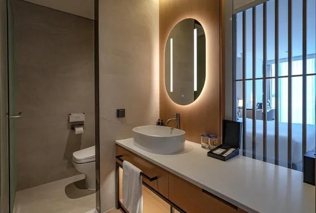 Deluxe King Partial Lake View، Homm Marina Sokcho 2/3