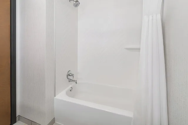 جناح بسرير كينج بغرفة نوم واحدة، Holiday Inn Laramie 6/6