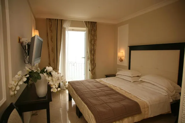 غرفة سوبيريور بسرير مزدوج بشرفة، Hotel Miramare and Spa 1/3