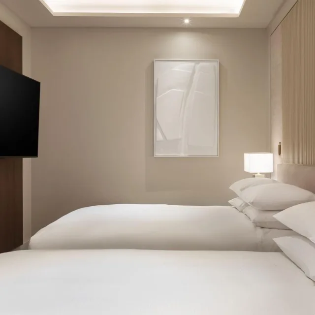 غرفة ديلوكس بسريرين كوين بإطلالة على الفناء، JW Marriott Hotel Madrid 6/8