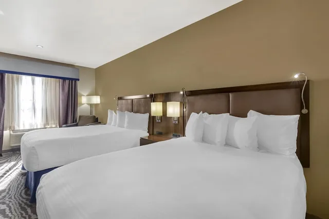 غرفة قياسية بسريرين كوين، Best Western Plus Williston Hotel & Suites 1/10