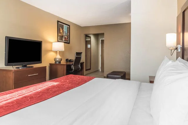 جناح بسرير كينج لذوي الإعاقة، Comfort Suites Mason Near Kings Island 2/2