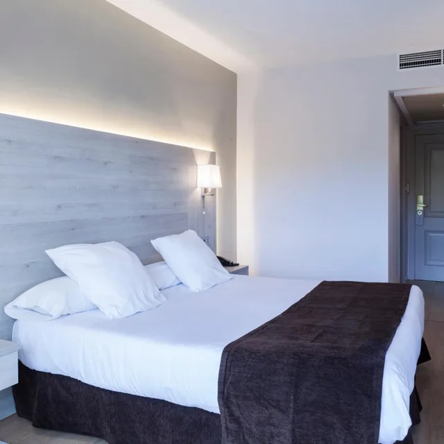 غرفة بريميوم بسرير مزدوج، Helios Lloret de Mar 1/10