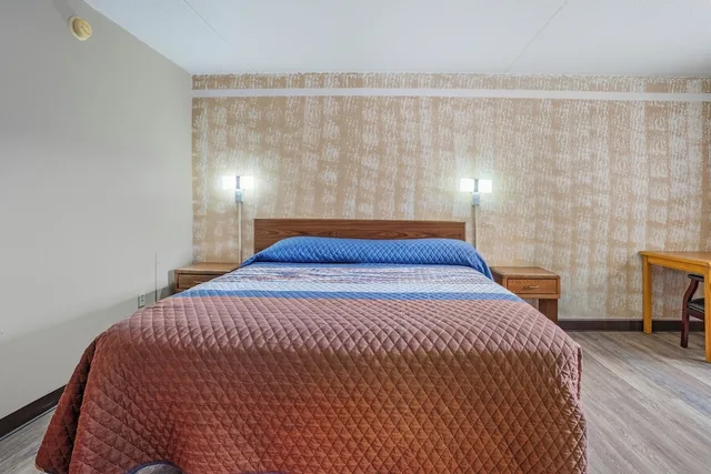 غرفة بسرير كينج لذوي الإعاقة لغير المدخنين، Devils Lake Inn By OYO Near Devils Lake Regional Airport 2/10