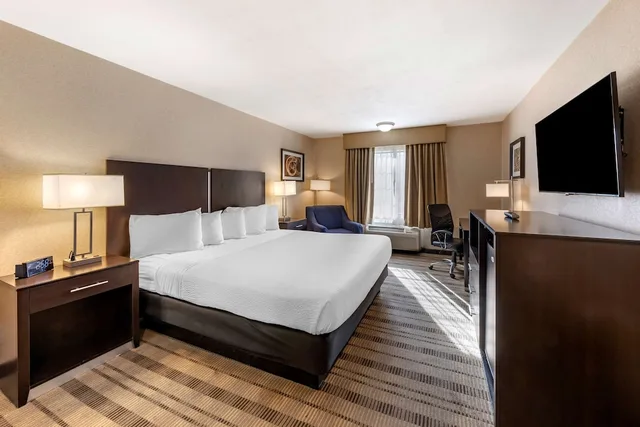غرفة قياسية بسرير كينج لذوي الإعاقة، Best Western Country Inn 2/3