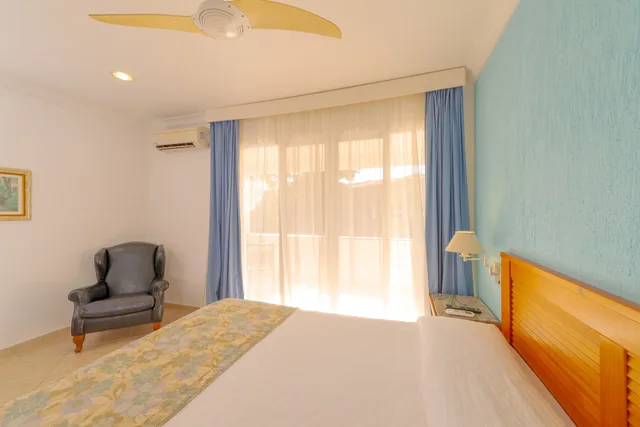 جناح بسرير كوين وسرير فردي، Hotel Mercedes 4/8
