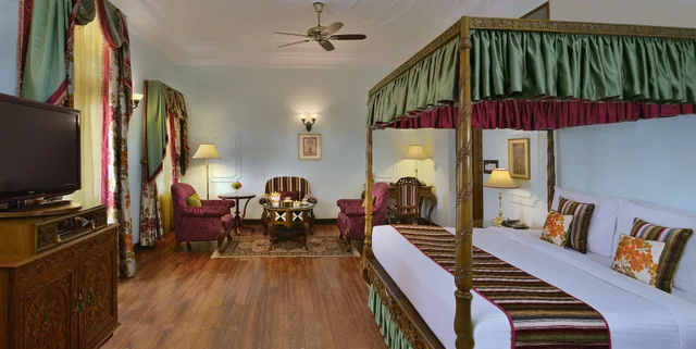Crown, Club, Queen Bed، Noor Us Sabah Palace 2/3