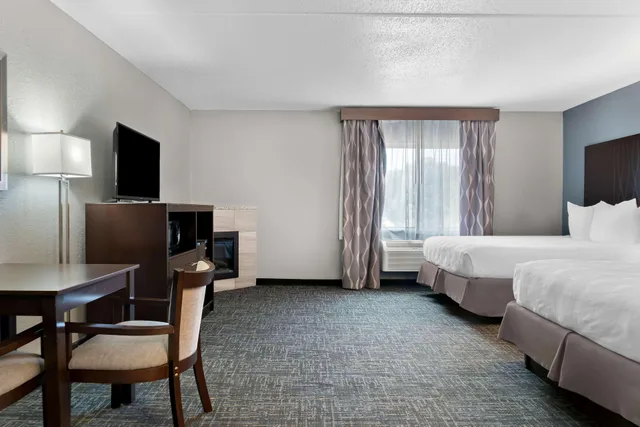 غرفة بسرير كوين، Best Western Plus Flint Airport Inn & Suites 4/6