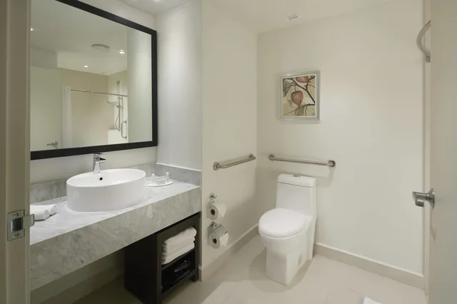Room, King Bed, City View, Fairfield Inn Suites By Marriott Villahermosa Tabasco 10/10