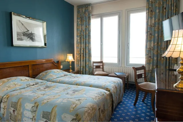 غرفة بسريرين منفصلين بإطلالة على البحر، Hotel Aguado 4/10