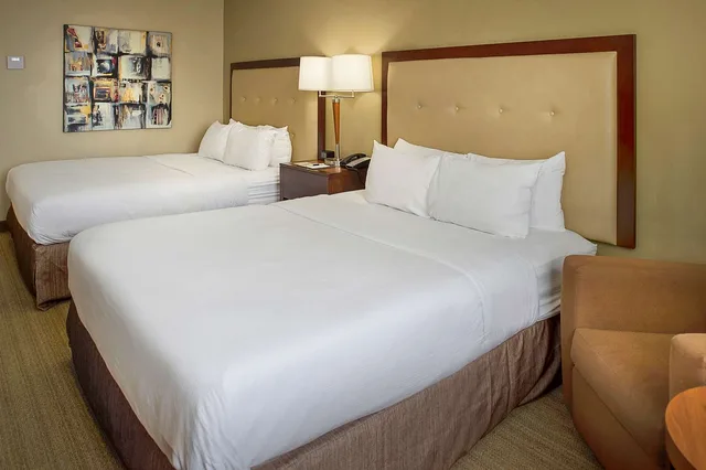 غرفة بسريرين كوين بإطلالة، Doubletree By Hilton Hotel St Louis Westport 3/5