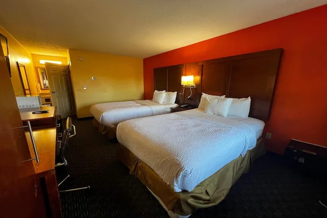 غرفة بسريرين مزدوجين، Travelodge by Wyndham Parsippany 5/10