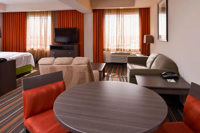 جناح بسرير كينج بحوض استحمام لذوي الإعاقة، Holiday Inn Amarillo West Medical Center 2/2