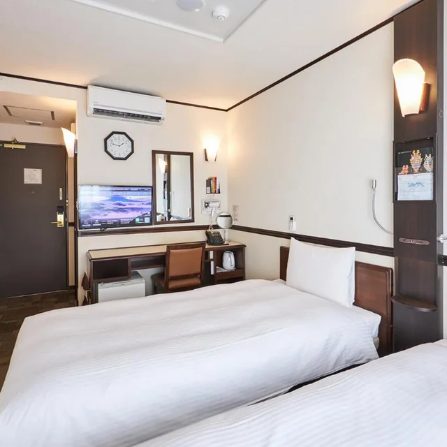 Room, Twin Beds, Toyoko Inn Osaka Tsutenkaku Mae 2/10