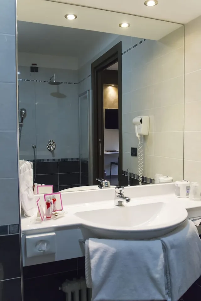 Junior Suite, Double Bed, Continental 6/7