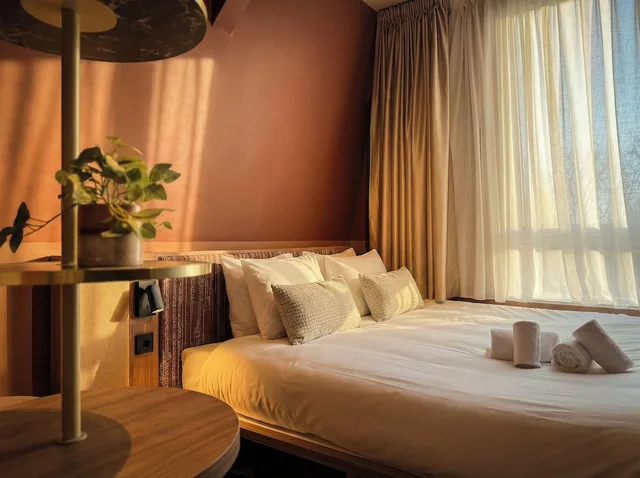 غرفة سوبيريور كبيرة بسرير كوين، De Pijp Boutique Hotel 2/10