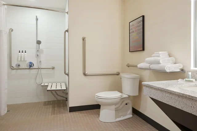 جناح بسرير كينج بغرفة نوم واحدة مع أريكة، TownePlace Suites by Marriott Toronto Oakville (ex Quality Suites) 4/5