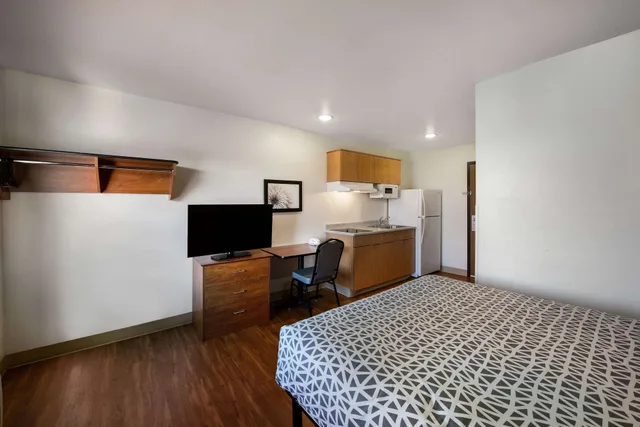 غرفة بسرير مزدوج للمدخنين لذوي الإعاقة، WoodSpring Suites Columbus Southeast 2/2