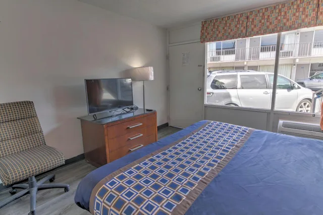 غرفة قياسية بسرير كينج، White Marlin Inn 6/8