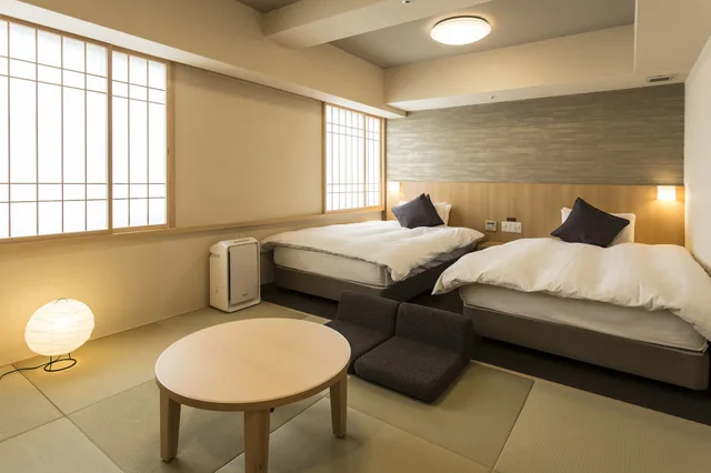 غرفة يابانية غربية بسريرين منفصلين، Dormy Inn Kumamoto 2/4