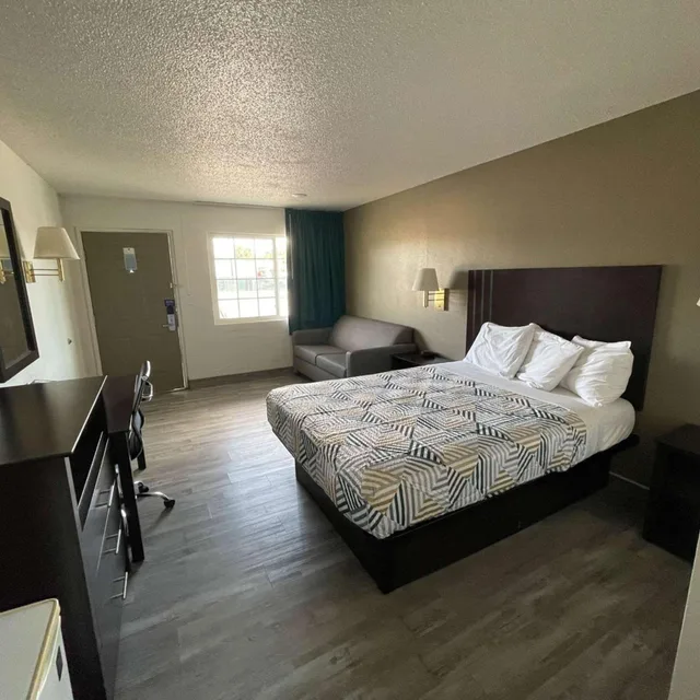 Room, Double Bed, Motel6 Hermiston, OR - Umatilla 1/3