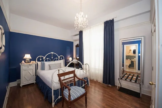 غرفة قياسية بسرير كوين، Manoir Sherbrooke 2/5