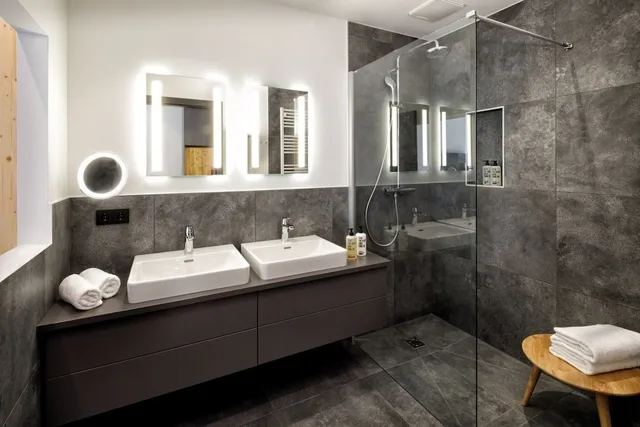 Junior Suite, Queen Bed, Mountain View, Hotel Katschberghof 2/2