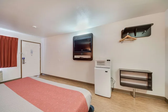 غرفة قياسية بسرير كوين لذوي الإعاقة، Motel6 Brownsville Tx North 3/4