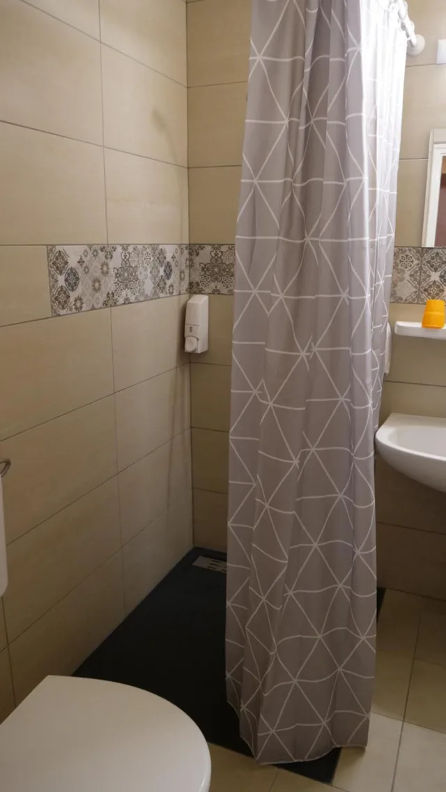 غرفة قياسية بسريرين منفصلين، Attila Hotel 7/10