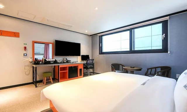 Standard, Queen Bed, No Parking، Hermes Hotel 6/10
