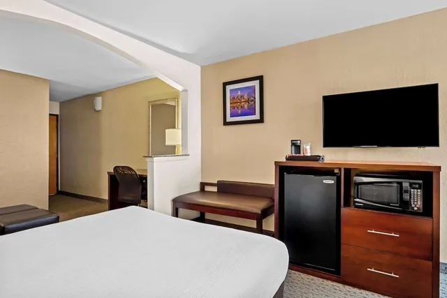 جناح بسريرين كوين مع أريكة، Quality Suites Irving-Las Colinas 7/9