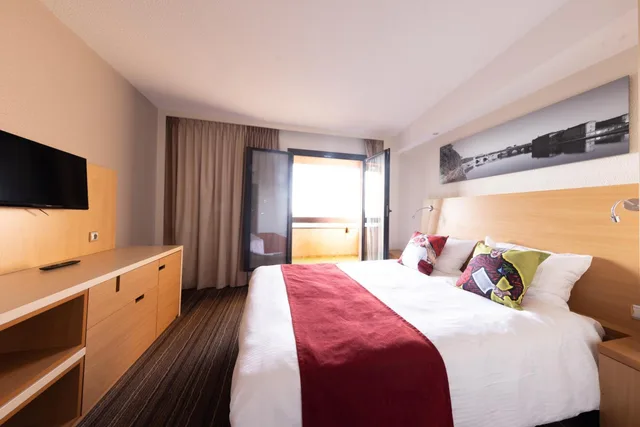 شقة بسرير مزدوج بغرفة نوم واحدة مع أريكة، FirstName Toulouse Residence, part of JdV by Hyatt 1/2