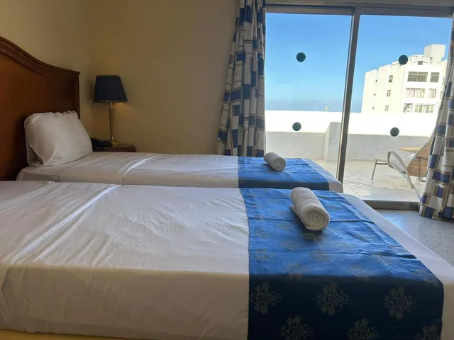 غرفة رباعية بشرفة، The St. Georges Park Hotel 1/2