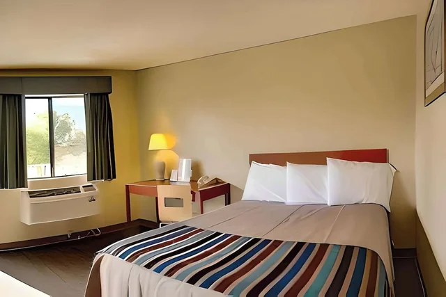 غرفة بسرير كينج لذوي الإعاقة، Comfort Inn Rohnert Park - Sonoma County 1/1