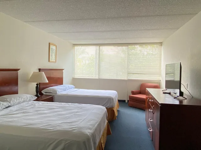 غرفة ديلوكس بسريرين كوين لذوي الإعاقة، Miami Gardens Inn and Suites 2/2