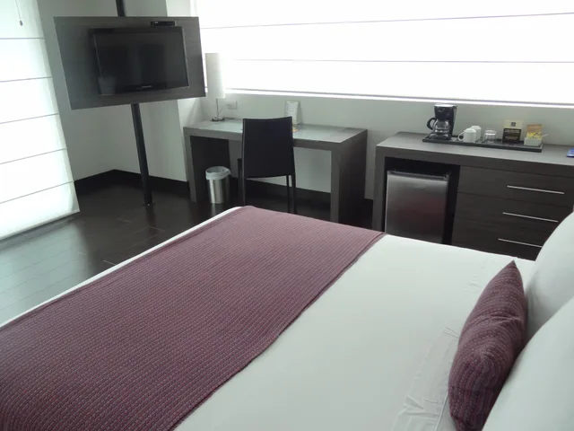 غرفة قياسية بسرير كينج، Bh Poblado 8/10