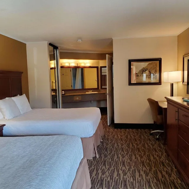 جناح بسريرين كوين وسرير كوين، Best Western Plus Humboldt House Inn 2/8