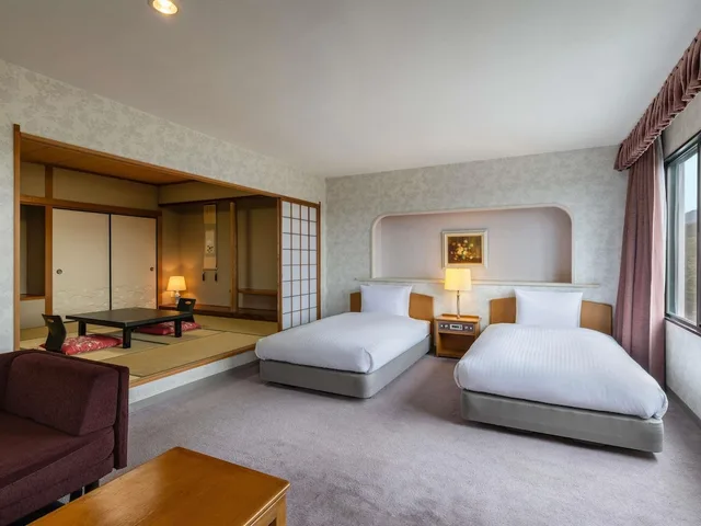 جناح ياباني غربي كلاسيكي بسرير كينج وثلاثة أسرّة بإطلالة على البحر، Mercure Tottori Daisen Resort & Spa 2/3
