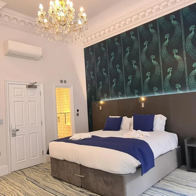 Suite, Commodore Hotel London 5/10