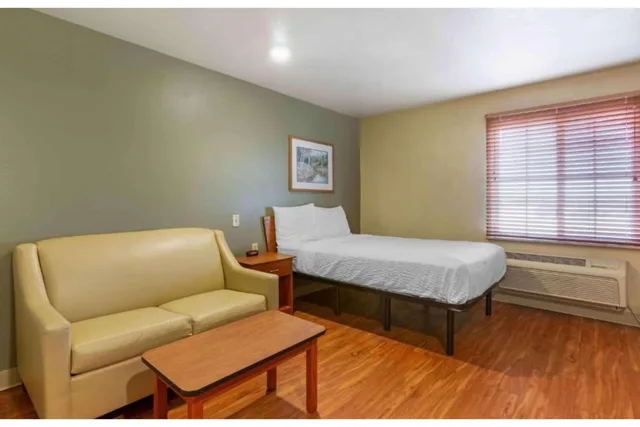 غرفة قياسية بسرير مزدوج، Studio 6 Extended Stay Birmingham Pelham AL 7/9