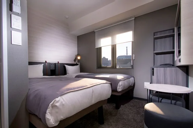 غرفة بسريرين منفصلين بإطلالة على النهر لغير المدخنين، Hiyori Hotel Flex Osaka Dotonbori 2/4