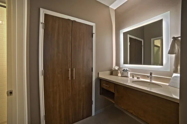 2 Bedrooms, Suite, 1 King and 2 Queen Beds, Kitchen, Staybridge Suites Houston Humble Generation Pk 6/7