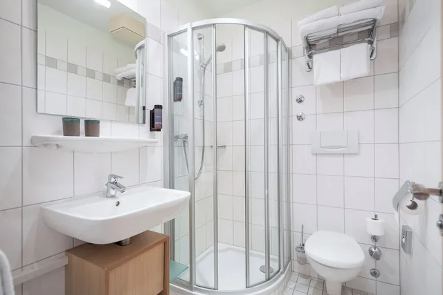 غرفة بزنس بسرير مزدوج، Roomingtons Franziskushohe Lohr 2/3