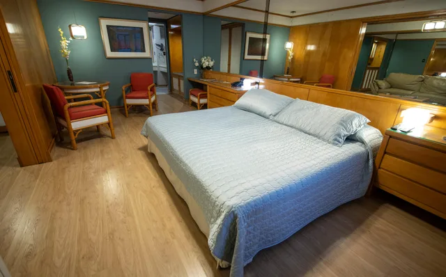 Suite, Double Bed, Street View، Cecilia By Dot Collection 2/5