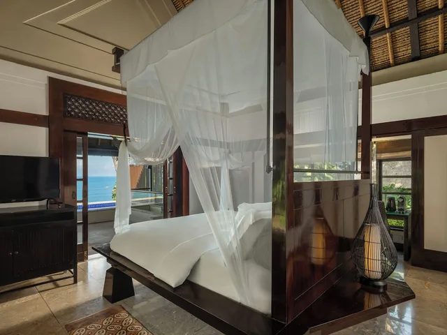 2 Bedrooms, Rainforest, Villa, 2 King Beds, Ocean Front, Banyan Tree Bintan 4/10
